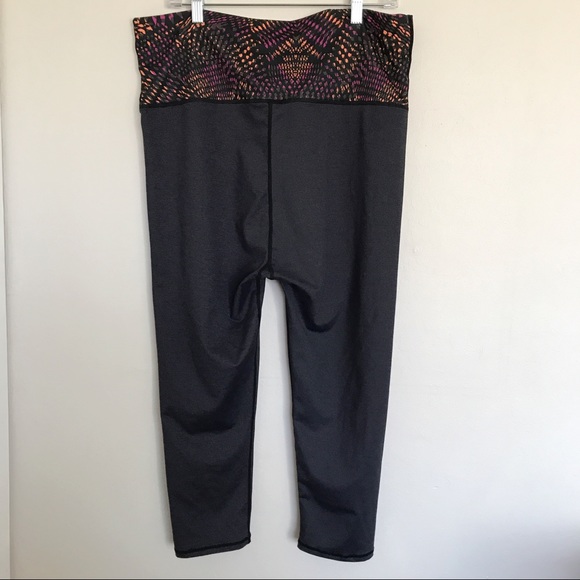 Fabletics Salar Printed Powerhold Capri Leggings - Picture 8 of 14